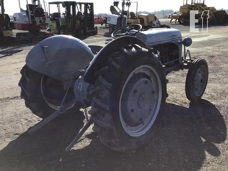 1940-ford-9n-image-6