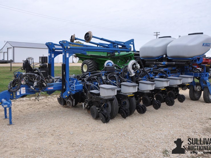 2015-kinze-4900-image-1