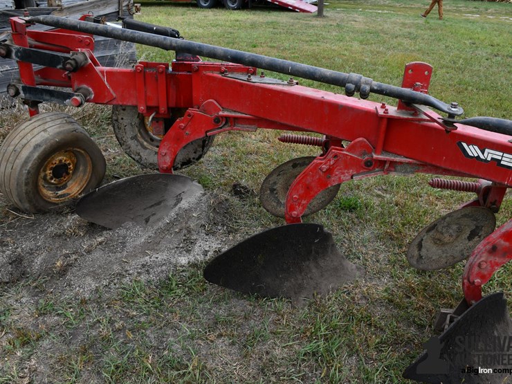 white-5-bottom-plow-image-17