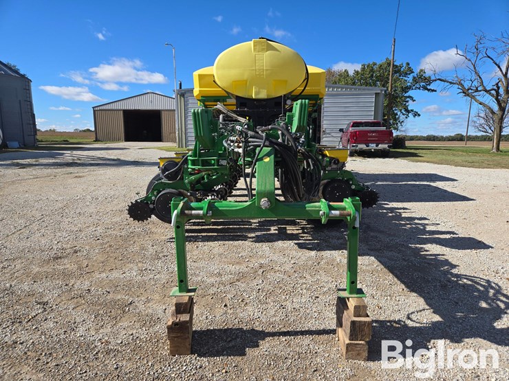 2023-john-deere-1775nt-image-2
