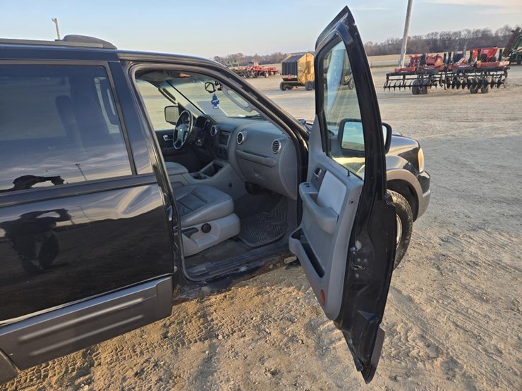 2004-ford-expedition-image-19