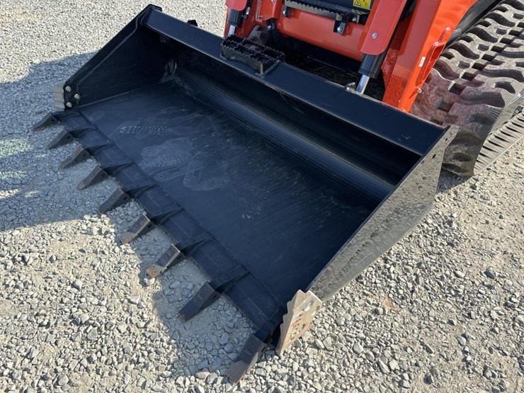 #5120-•-2025-kubota-svl-97-3-tracked-skid-steer-image-9