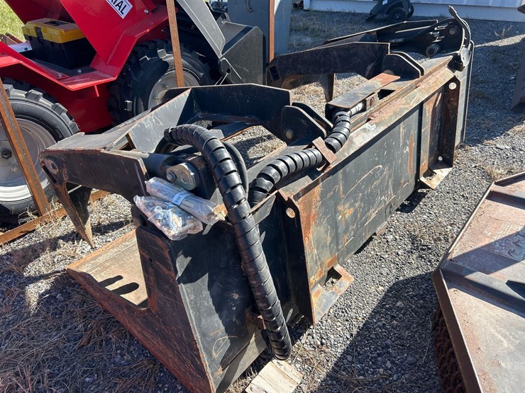 hydraulic-grapple-bucket-attachment-image-3