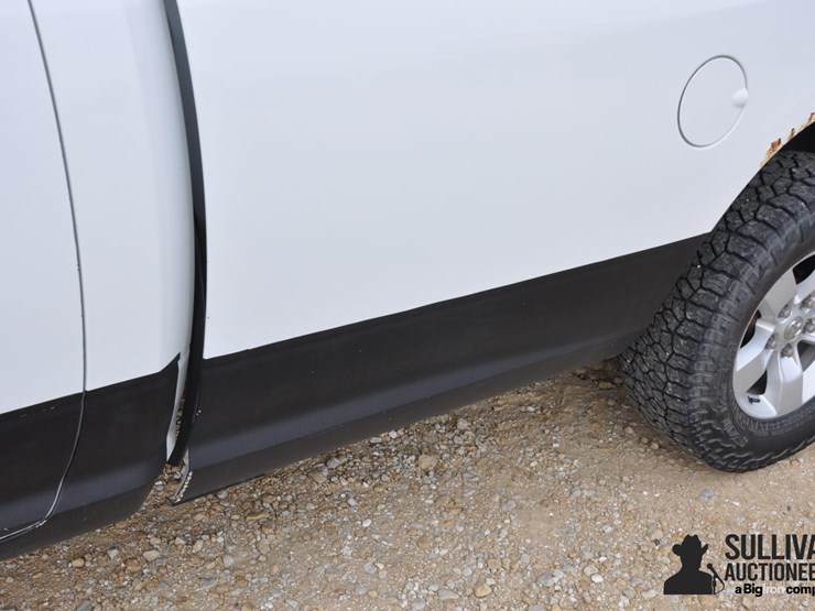 2014-ram-1500-slt-image-17