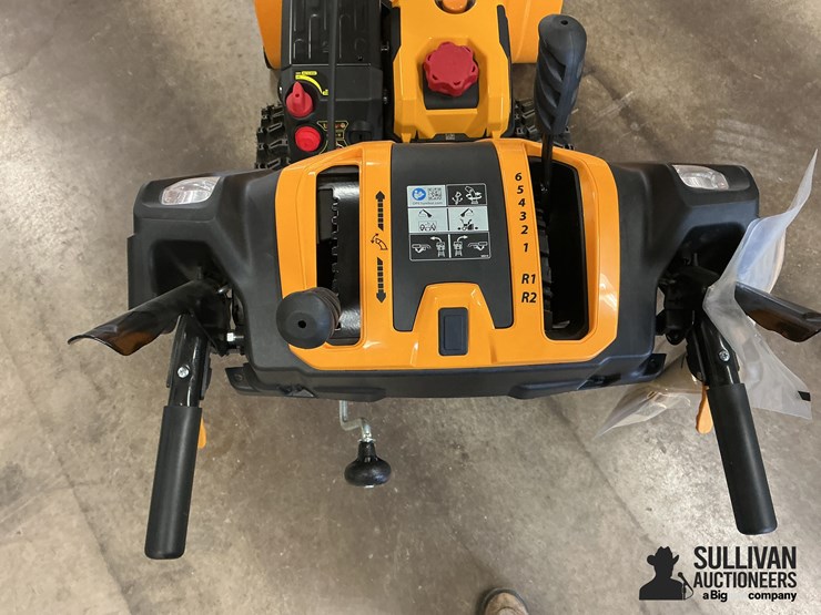 cub-cadet-2x26ip-26”-walk-behind-snow-blower-image-10