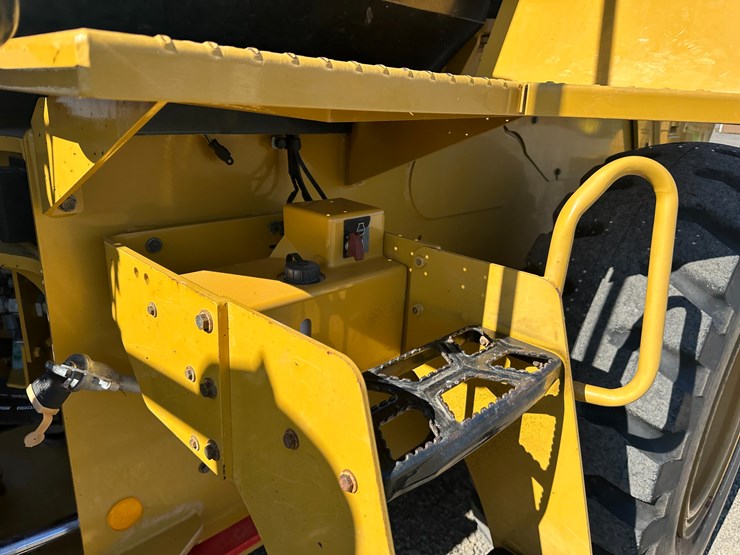 2016-caterpillar-926m-image-22