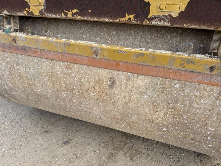 caterpillar-cb-534d-image-11