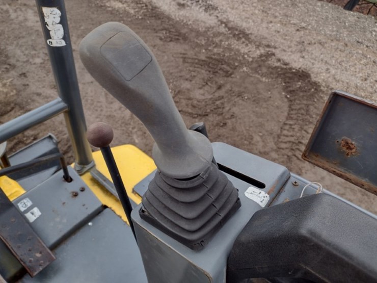 new-holland-ec25-image-8