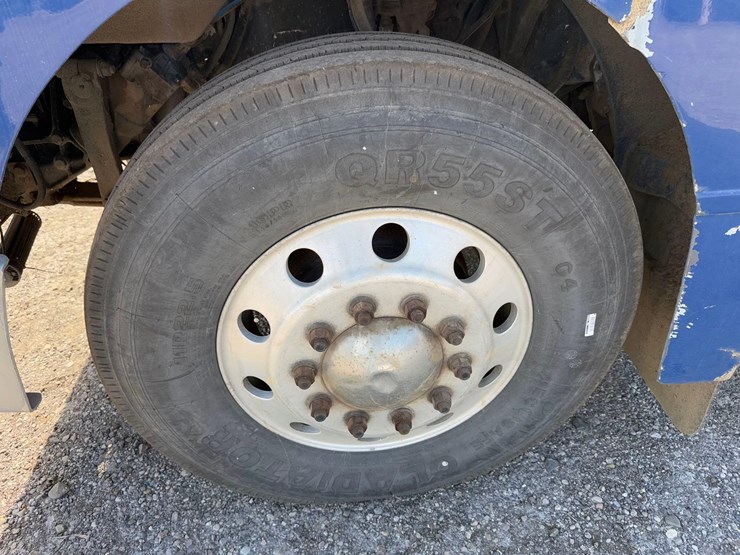 peterbilt-semi-tractor-image-5