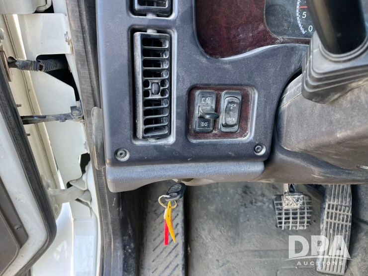 2016-freightliner-petroleum-truck-(jn3388,-unit-2374)-image-58