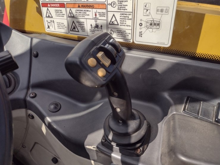 13-cat-407c-telehandler-w/bucket-&-forks-(qea-5956)-image-9