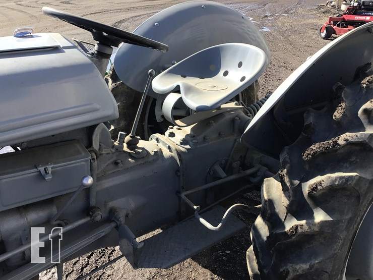 1940-ford-9n-image-9