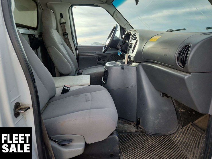 2005-ford-cargo-image-17