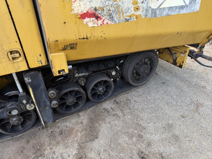 caterpillar-ap-1055f-image-33