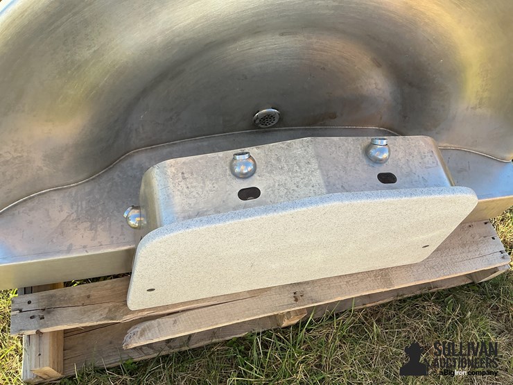 stainless-steel-4-person-hand-washing-station-image-8