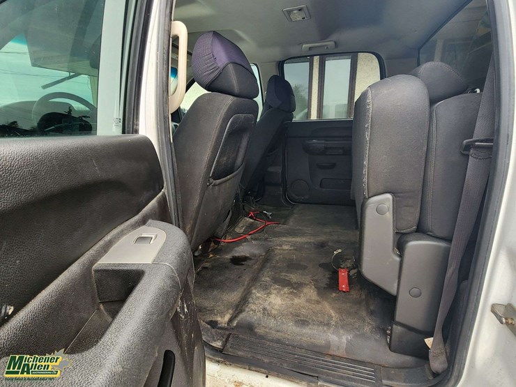 2013-chevrolet-silverado-3500hd-image-35