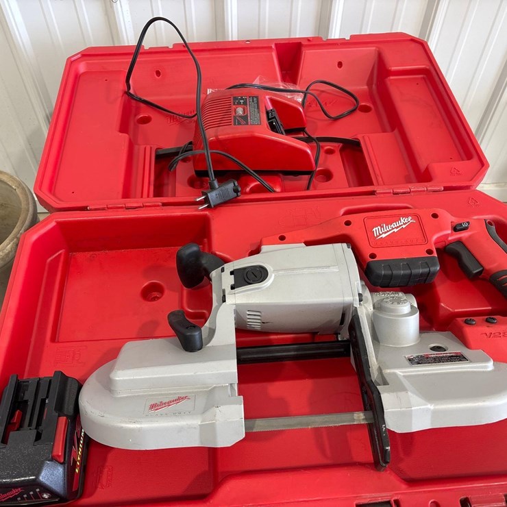 Milwaukee V28 Band Saw