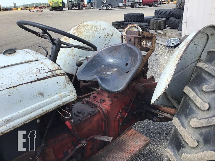 1952-ford-8n-image-10