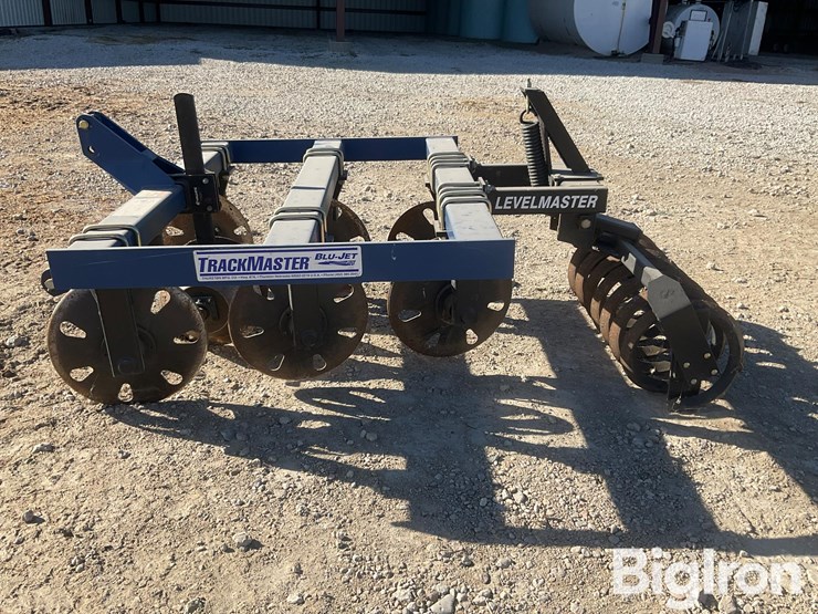 blu-jet-pivot-track-closer-image-8