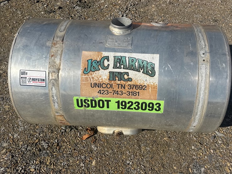 #1107-•-90-gallon-mack-diesel-tank-image-1