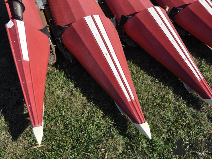 2016-drago-gt-8-30-8r30-corn-head-image-9