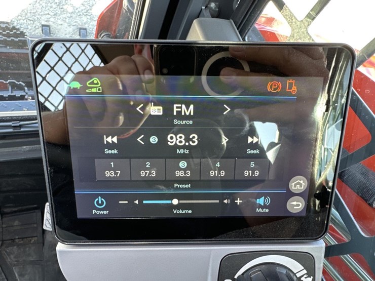 #5120-•-2025-kubota-svl-97-3-tracked-skid-steer-image-40