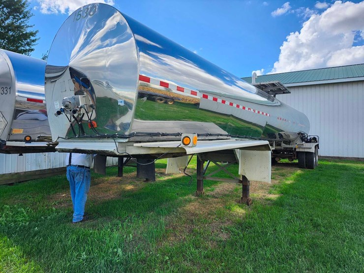 1995-4800-gal.-semi-tank-trailer-image-1