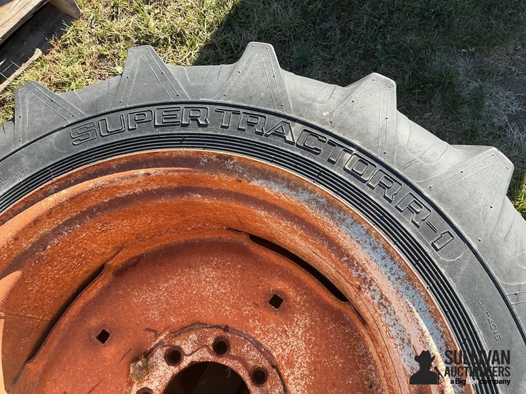 galaxy-11.2-24-tires-on-8-bolt-rims-image-8