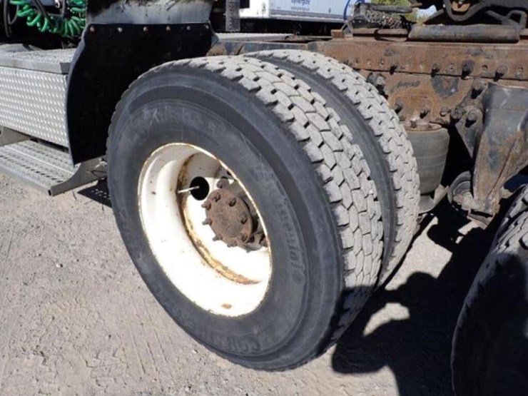 2010-freightliner-cascadia-t/a-hiway-tractor---day-image-43