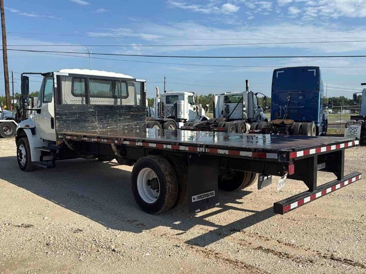 2015-international-flatbed-image-11