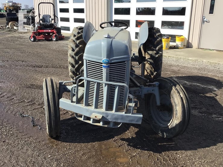 1940-ford-9n-image-5