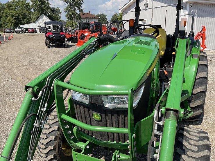 2017-john-deere-4052m-image-10