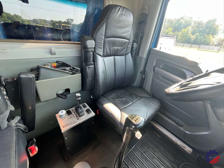 2016-kenworth-t880-image-61