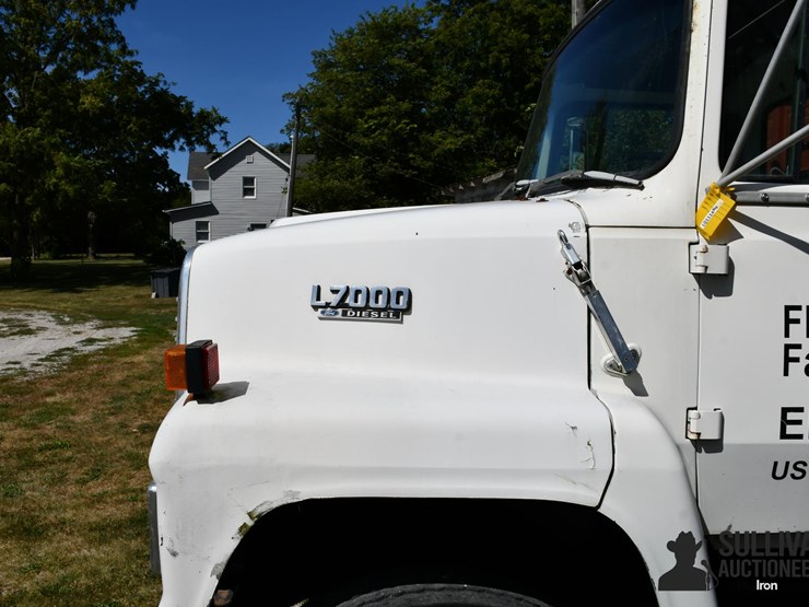 1991-ford-ln7000-image-11