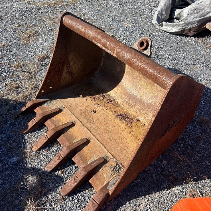 34" Excavator Tooth Bucket