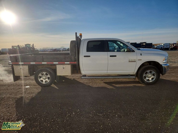 2017-dodge-2500-image-28