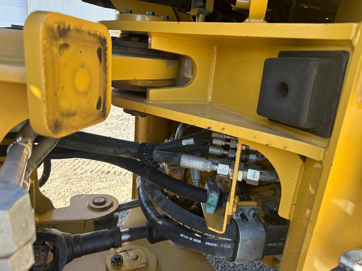 2016-caterpillar-926m-image-24