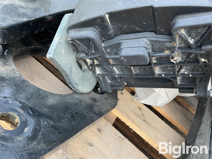 new-holland-t-6-loader-brackets-image-10