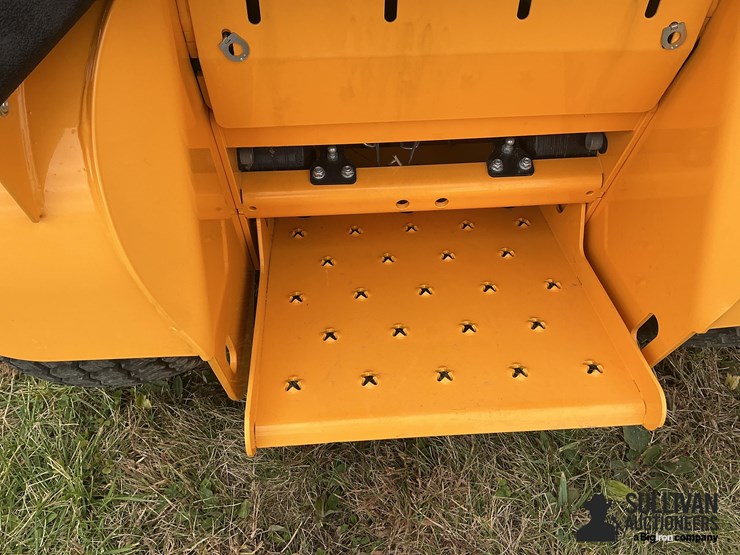 2021-cub-cadet-pro-x600-stand-on-36”-lawn-mower-image-15