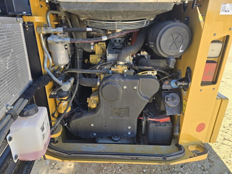 2022-caterpillar-299d-image-12