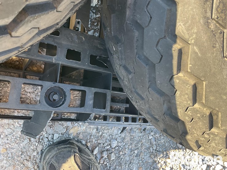 header-trailer-tires-&-rims-image-9