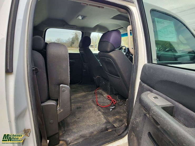 2013-chevrolet-silverado-3500hd-image-32