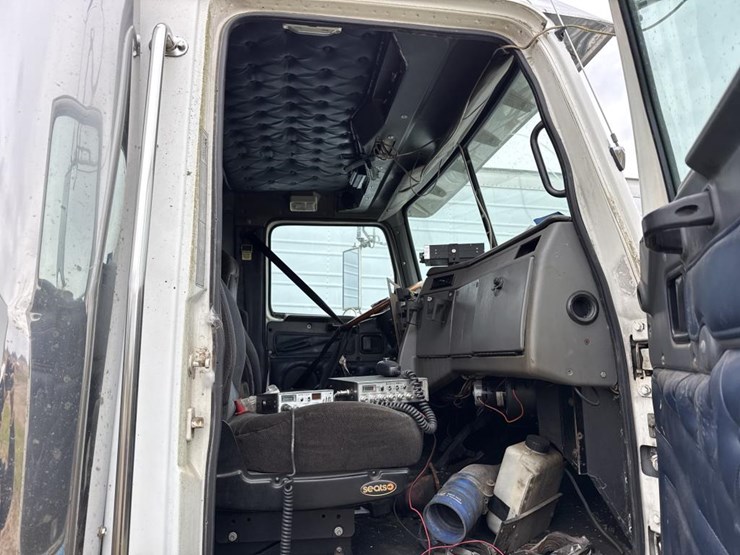 #3157-•-western-star-parts-sleeper-truck-image-17