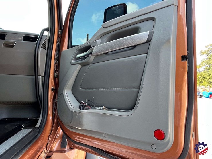 2016-kenworth-t880-image-51