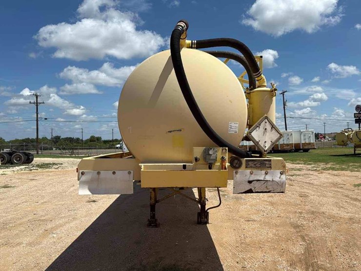 2008-v.e.-enterprises-130bbl-vac-trailer-image-4