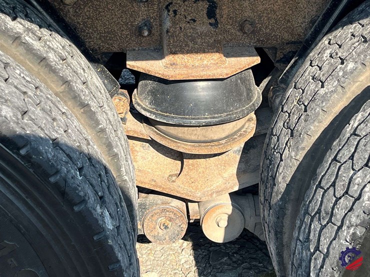 2016-kenworth-t880-image-33