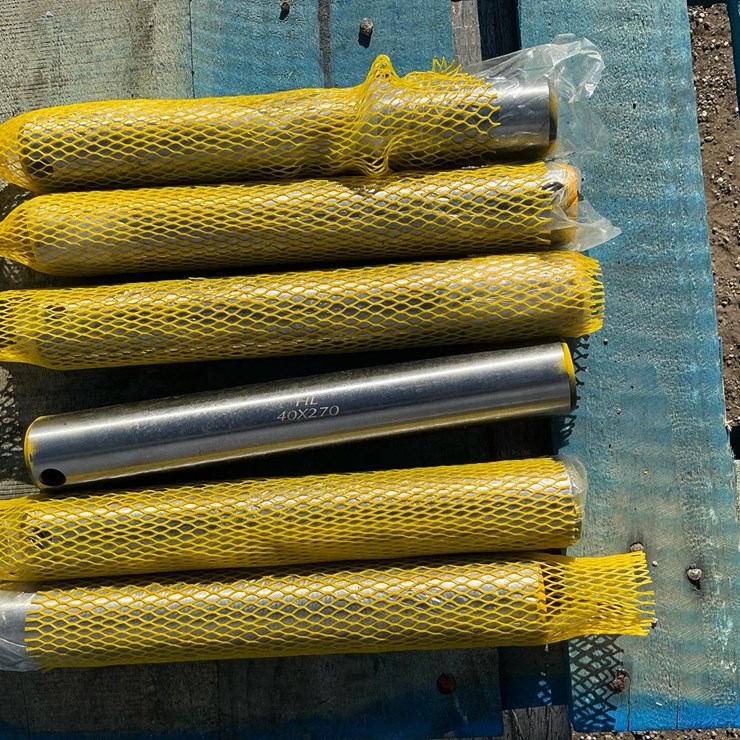 #5076 • Unused 2025 Landhero 40mm x 270mm Universal Bucket Pin