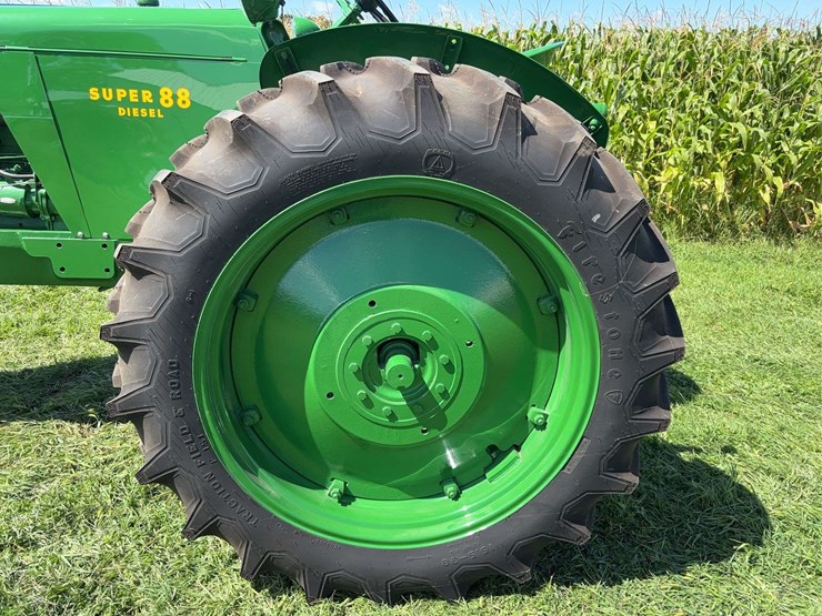 oliver-super-88-image-98