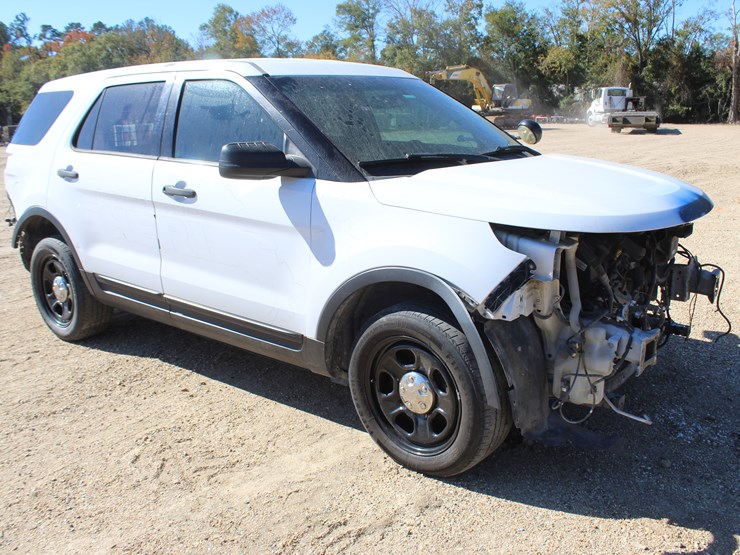 2015-ford-explorer-image-2