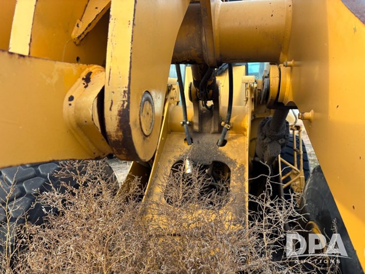 2001-deere-644h-image-35
